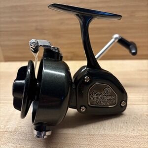 Vintage Shakespeare Ball Bearing 2210LH Spinning Fishing Reel Dark Green